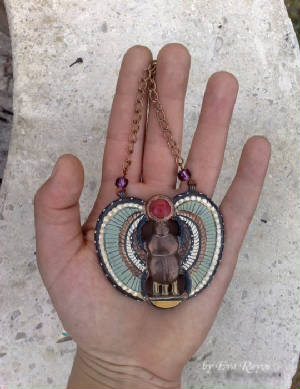 tutankamun-scarab-necklace.jpg